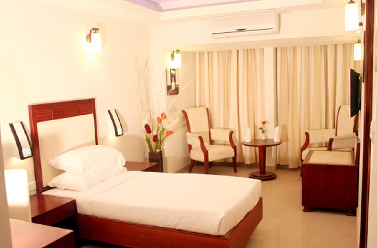 Hotel Luciya Kochi Eksteriør bilde